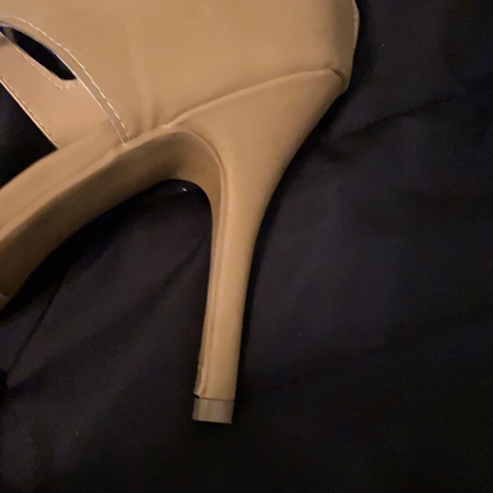 Women’s size 7 1/2 High Heels - Picture 10 of 16